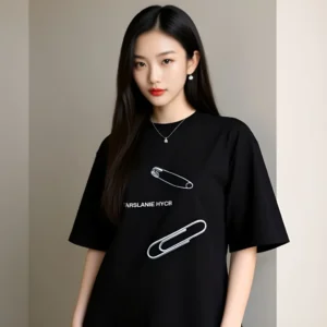 100%精梳棉~基础百搭宽松休闲趣味别针温柔温柔宽松慵懒百搭设计大气
